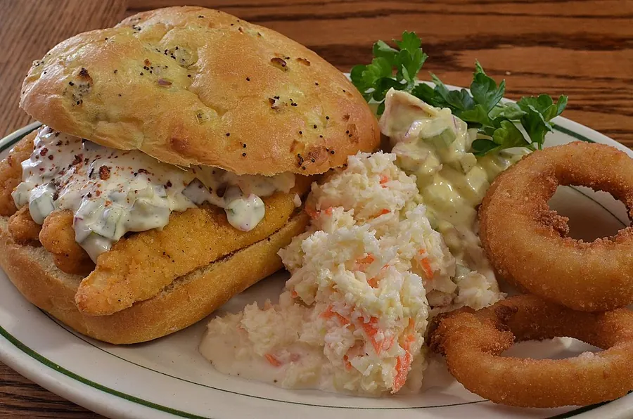 Chicken sandwich with onion rings